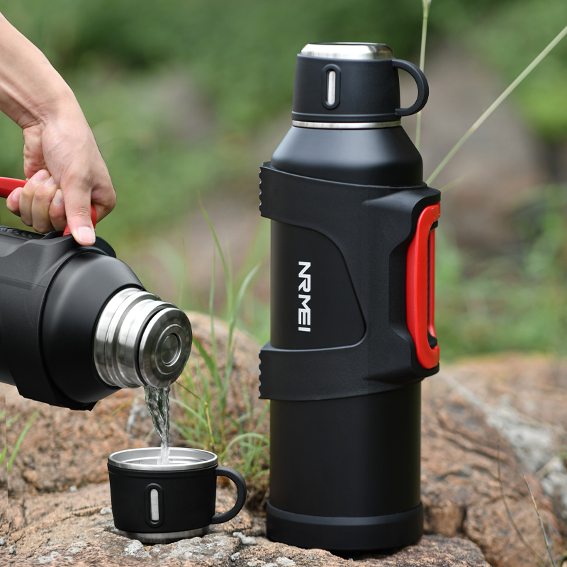 Portable Water Filter - Isolierte Krug aus Edelstahl mit Teefilter,