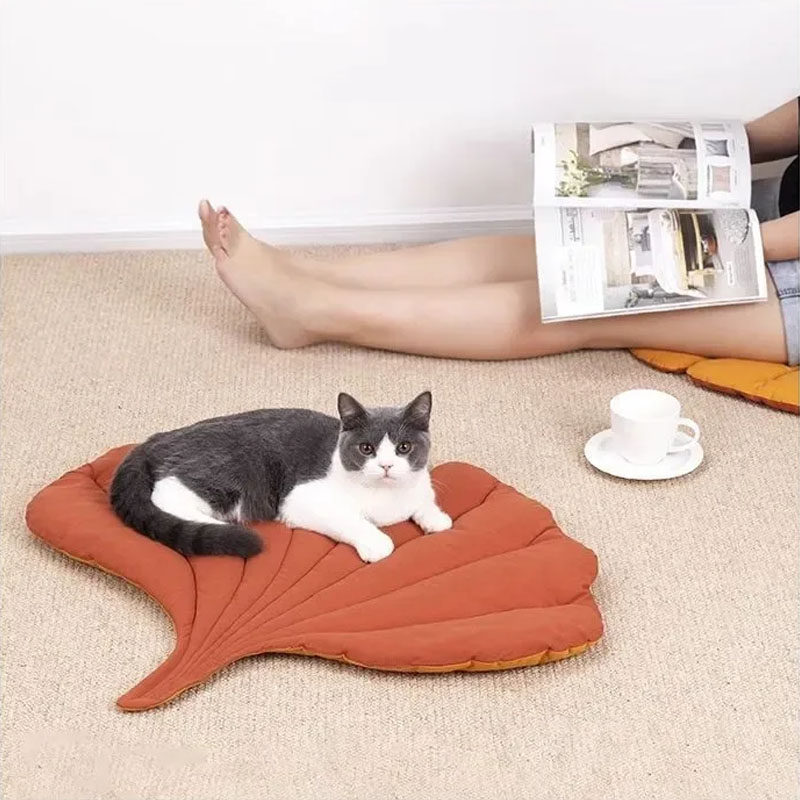 Outdoor Camping Dog Bed - Reversibles Weiches Blattförmiges Haustierkissen Waschbare Rutschfeste